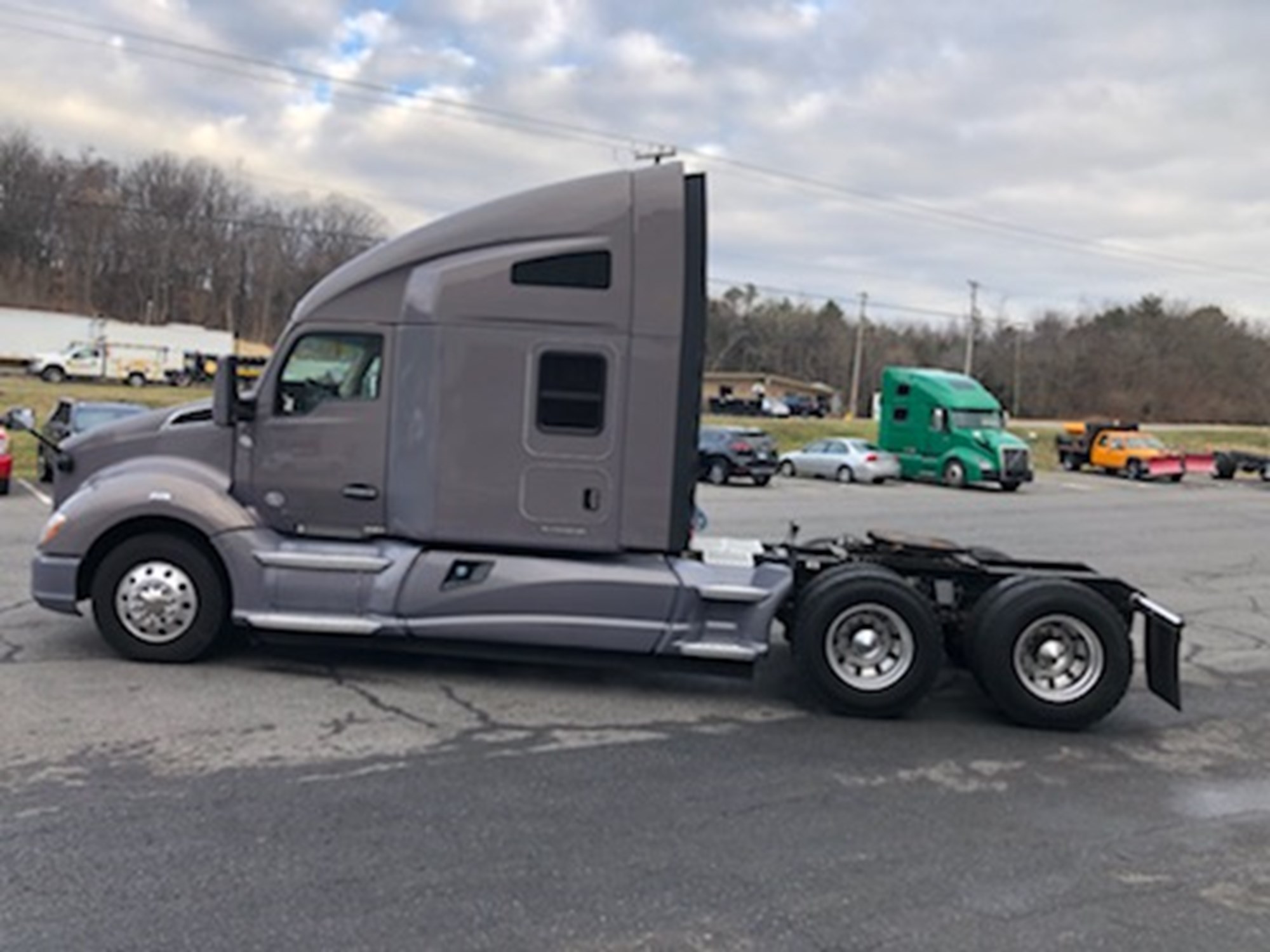2016 Kenworth construction vehicle available at the Arrow Wrecker DA Auction